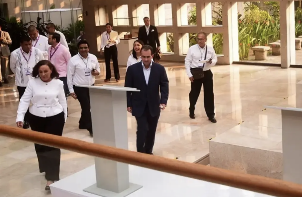 ‘Yo no saludo a agresores’, dice Rocío Nahle tras evitar saludar a Pepe Yunes